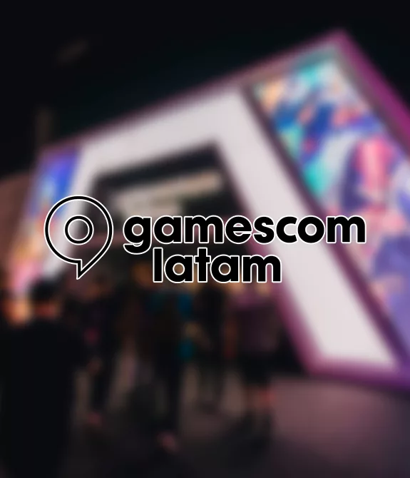 gamescom latam 2025 - Logo do evento e uma imagem borrada da entrada de um ano anterior.