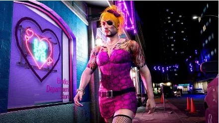 Goro Majima vestilo de rosa, com cabelo loiro e batom.