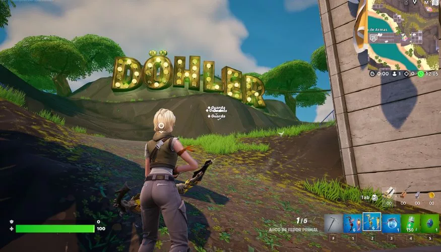 Personagem de Fortnite na Ilha Dohler, olhando para letreito com nome da marca