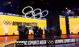 Jovens em palco. Esports World Cup. Imagem: Divulgação