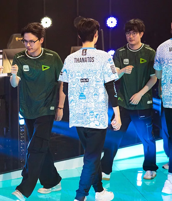 Loud, eliminada na LTA, cumprimenta jogadores da C9